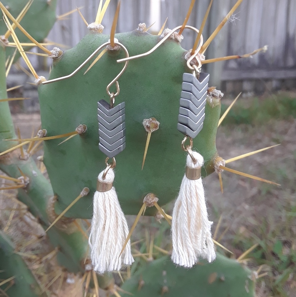 HP~ Arrowhead and tassell earrings